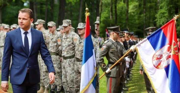 U Donjoj Gradini postrojen Treći puk bez obilježja BiH, vihorile se zastave RS-a i Vojske Srbije