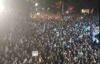 NEVJEROVATNE SCENE U BEOGRADU: Studenti i građani blokirali sve ulaze i izlaze ispred zgrade RTS-a, a onda su stigli mladi iz Novog Pazara…