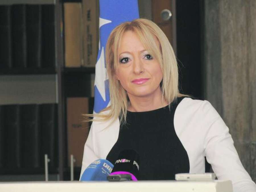 ALEKSANDRA PANDUREVIĆ UZBURKALA JAVNOST: “Nemamo za Viaduct, nemamo za povećanje boračkog dodatka, ali je važno da Nijemcima pokažemo zube”