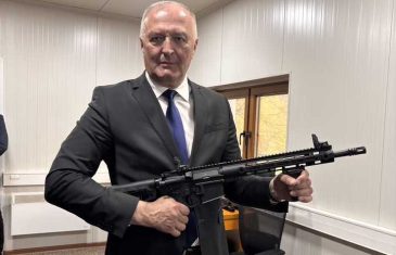 Šta kaže zakon i koje su procedure: Može li Zukan Helez prekinuti vojnu saradnju s Srbijom