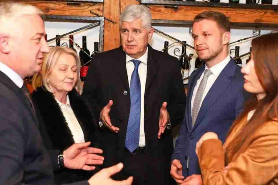 HDZ POSLAO PORUKU TROJKAMA: Prevari me jednom, prevari me drugi put
