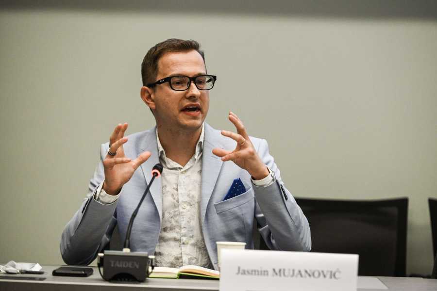 JASMIN MUJANOVIĆ OTKRIO ŠOKANTNE DETALJE SA KONFERENCIJE U DEJTONU: “Tim skupom je potpuno dominirao HDZ. Grlić Radman je čak rekao da je…!”