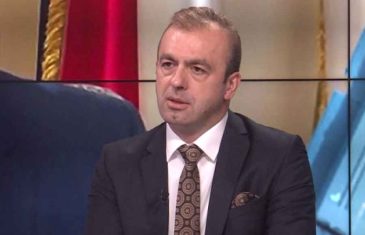 UNIVERZITETSKI PROFESOR SEAD TURČALO POJAŠNJAVA: “Izlazak iz Dejtonskog sporazuma već se dogodio”