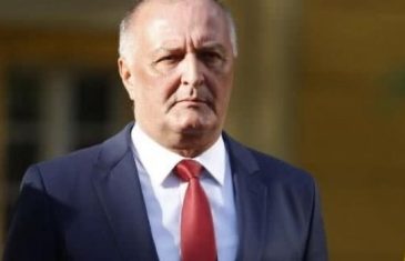 Helez: Ko dozvoli Dodiku, Viškoviću i Stevandiću da u ponedjeljak uđu u kasarnu Kozara izlaže se krivičnoj odgovornosti