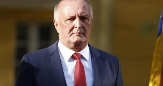 Helez: Ko dozvoli Dodiku, Viškoviću i Stevandiću da u ponedjeljak uđu u kasarnu Kozara izlaže se krivičnoj odgovornosti