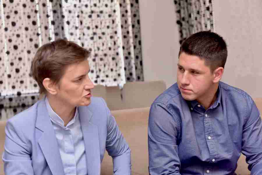 „HAPSIĆEMO VAS I S DRUGE STRANE DRINE…“: Gore društvene mreže nakon posjete Ane Brnabić Doboju, redaju se komentari…