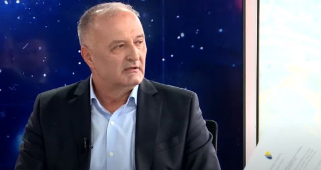 Helez Zukorliću: Priznajete li genocid u Srebrenici? Sramite li se zbog ponašanja ministra Gašića?