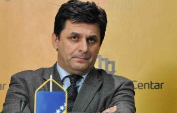 PROFESOR LAVIĆ O FALSIFICIRANJU I ZLOUPOTREBI BOSANSKOG IDENTITETA: “Instaliranje ideje o ‘tronarodnoj podjeli države BiH’ je proces kojim se u svijest ljudi upisuje “ideja” podjele kao nešto prihvatljivo…”