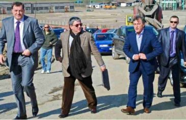 DOK SNSD POZIVA NA JEDINSTVO: U RS-u u toku velika pljačka naroda, afera veća od Viaducta