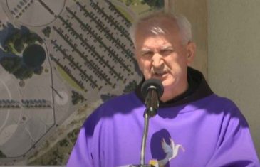 ČOVIĆEV FRATAR ZAGRMIO S OLTARA: ” Ma mi smo jedini narod gdje se slavi diktator i zločinac Tito”