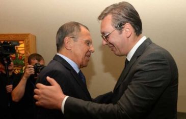 VUČIĆ U RAZGOVORU S LAVROVIM O BiH: “Kriza je izazvana spolja, ne prestaju napadi na RS”