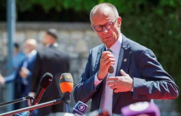 NJEMAČKI KANCELAR PRESJEKAO: “Srbija neka se odluči!”