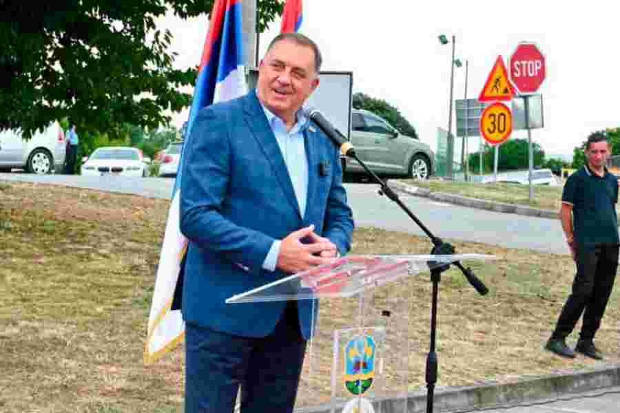 GOSPODAR PRAZNIH SELA: Mit o vođi i stvarnost koja odlazi GOSPODAR PRAZNIH SELA: Mit o vođi i stvarnost koja odlazi