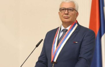 KOLUMNA DRAGANA BURSAĆA: “Ispod evropskog šinjela još je to ipak četnički vojvoda”